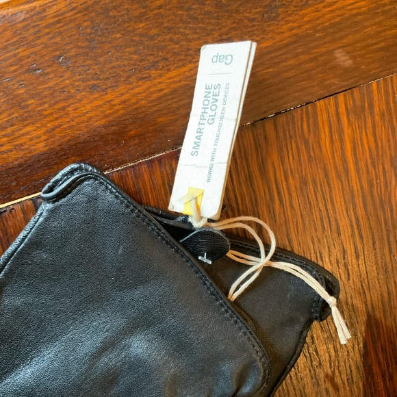 Gap Smart phone Gloves NWT - Picture 2 of 3